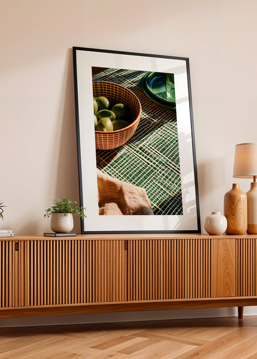 Cuadro de cocina con limas en cuenco y tejido geométrico – Product1