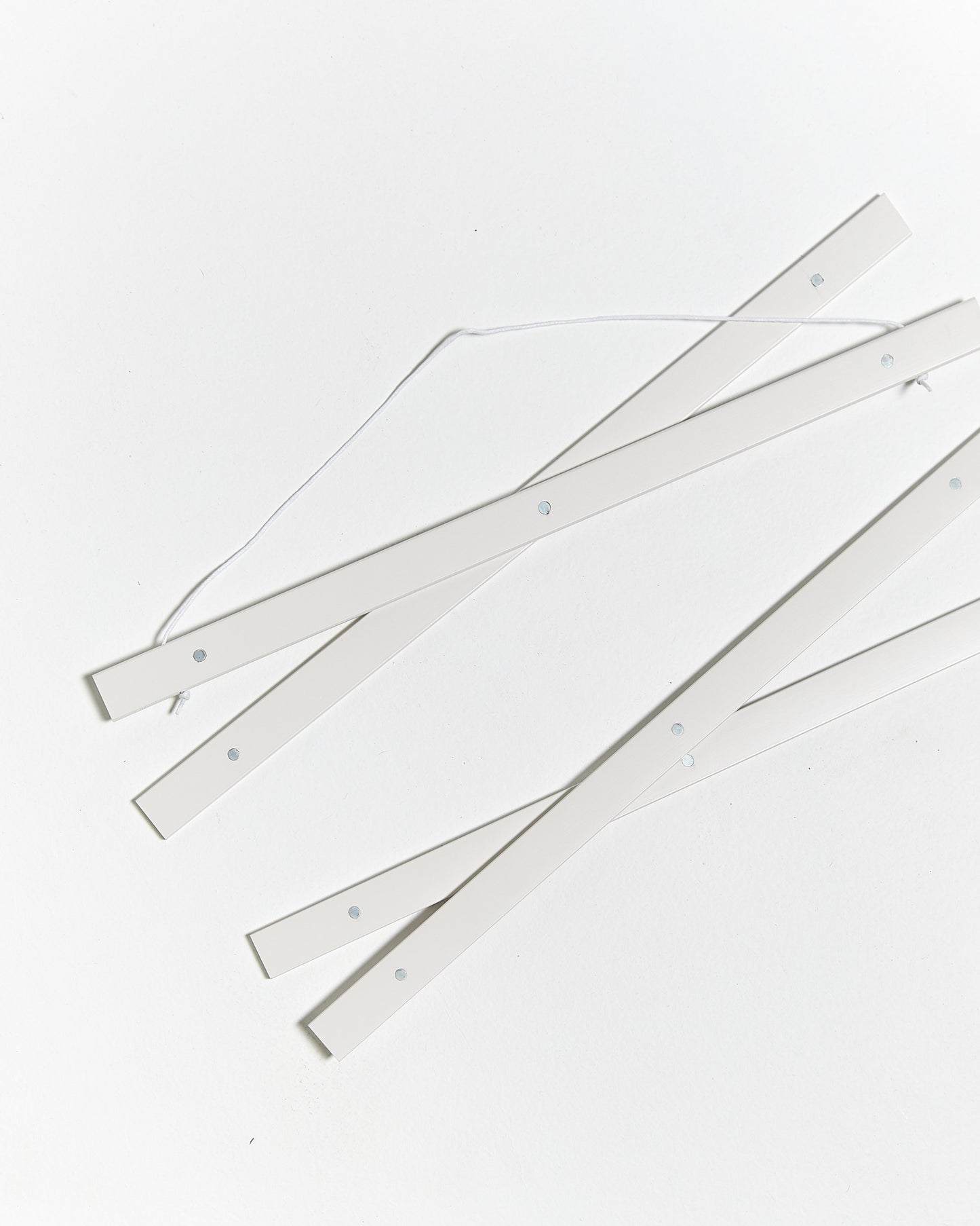 Magnetic white wooden poster hanger, 20cm